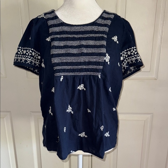 Lucky Brand Dark Blue Embroidered Smocked Insert Peasant Top - Picture 1 of 8